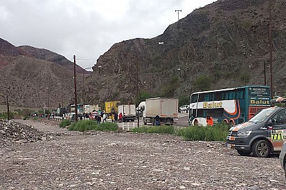 La caravana del Dakar pone camino a Salta a pesar de un derrumbe