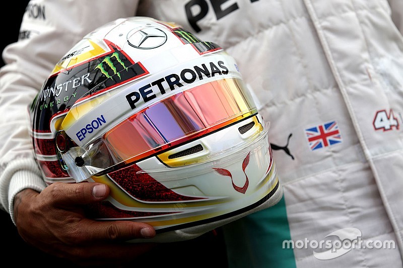 Hamilton laat fans nieuwe helm ontwerpen voor 2017