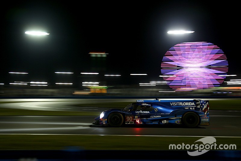 24h Daytona nach 14 Stunden: LMP2 von VisitFlorida führt im Regen