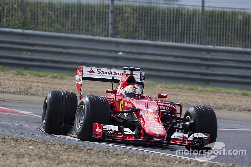Vettel crasht tijdens regenbandentest Pirelli