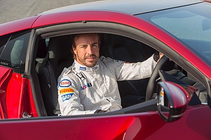 Pilotos de F1, MotoGP y coches de calle