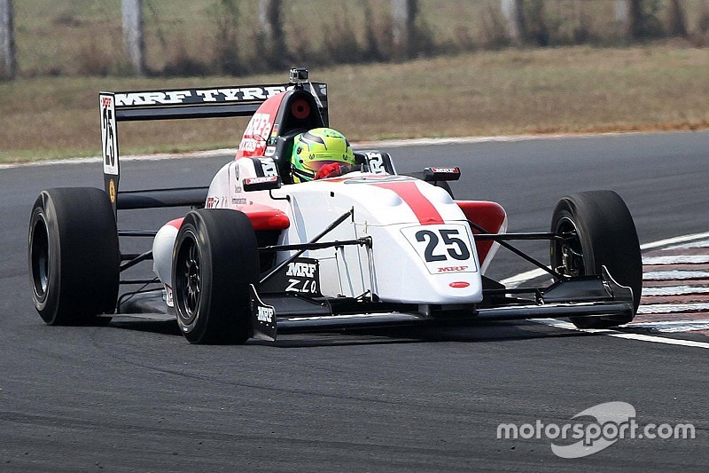 MRF Challenge: Newey ismét nyert, Schumacher ütközött