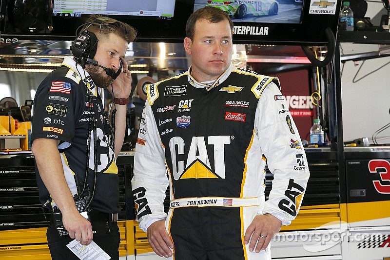 Ryan Newman manda en la primera práctica en Atlanta