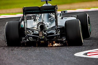 Rosberg ayudará a la caridad con firmas en una foto icónica