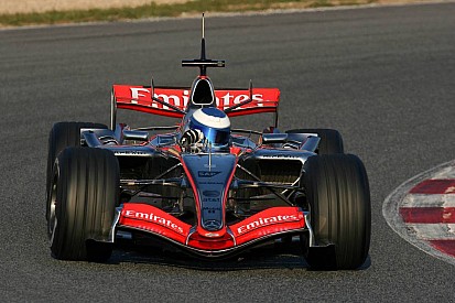 Geçmişe bakış: Hakkinen, McLaren MP4-21'i test ediyor