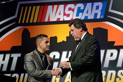 Calderón logró el campeonato en NASCAR México