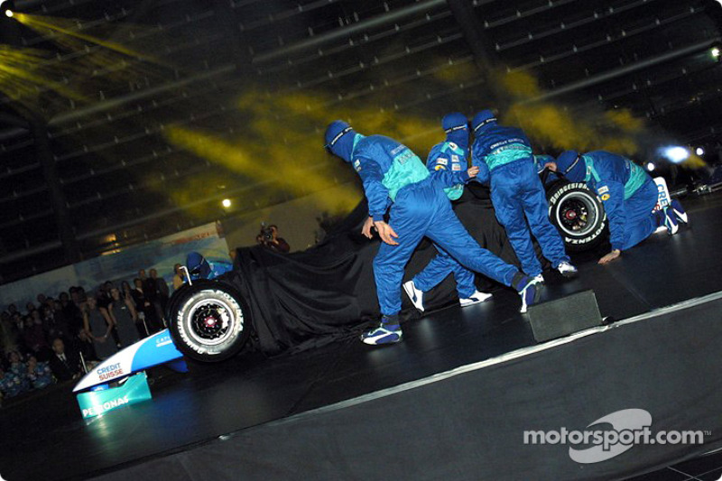Механіки зібрали новий Sauber Petronas C23