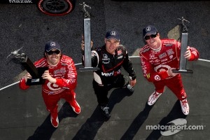 Podium: race winner Will Power, Team Penske, second place Scott Dixon, Target Chip Ganassi Racing, third place Dario Franchitti, Target Chip Ganassi Racing