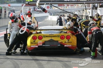 Pit stop for #50 Larbre Competition Chevrolet Corvette C6 ZR1: Patrick Bornhauser, Julien Canal, Gabriele Gardel