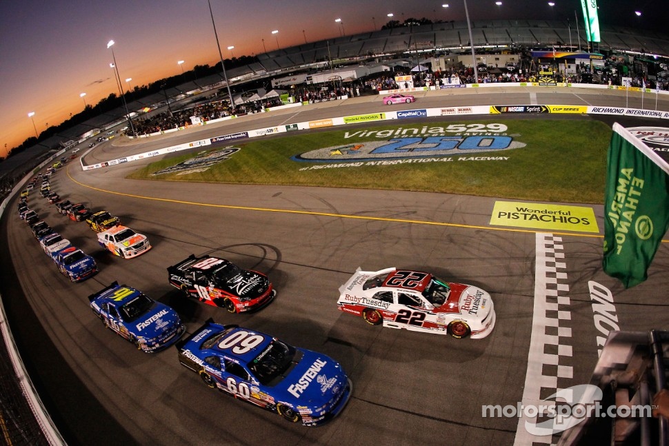 Start: Brad Keselowski leads the field