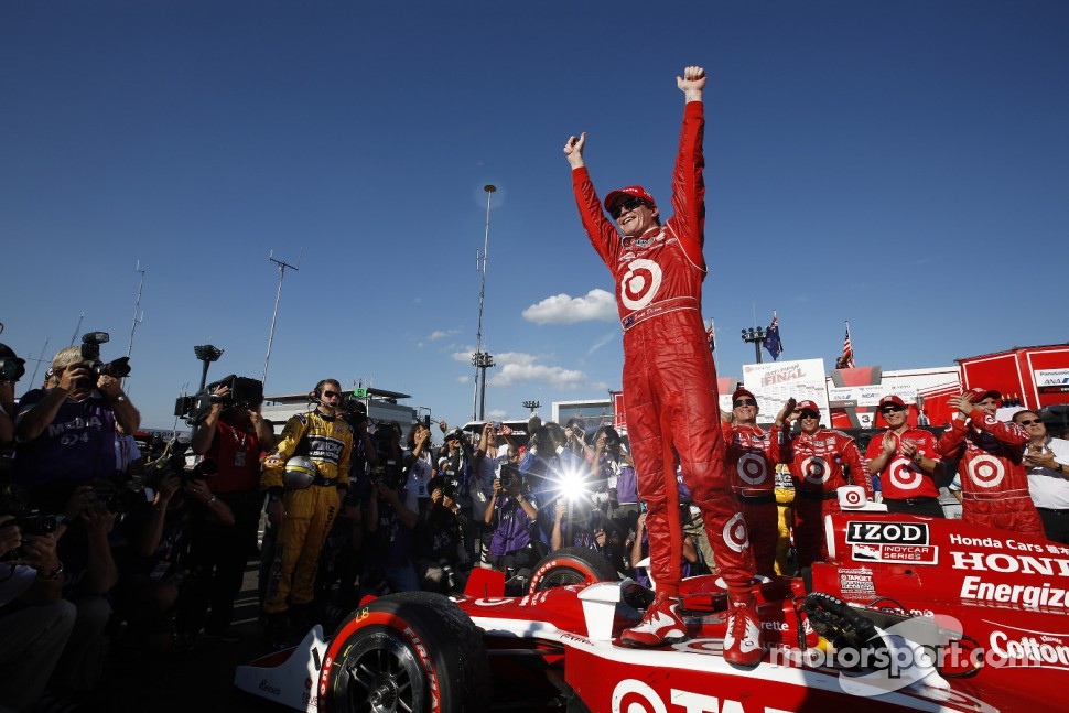 Race winner Scott Dixon, Target Chip Ganassi Racing celebrates