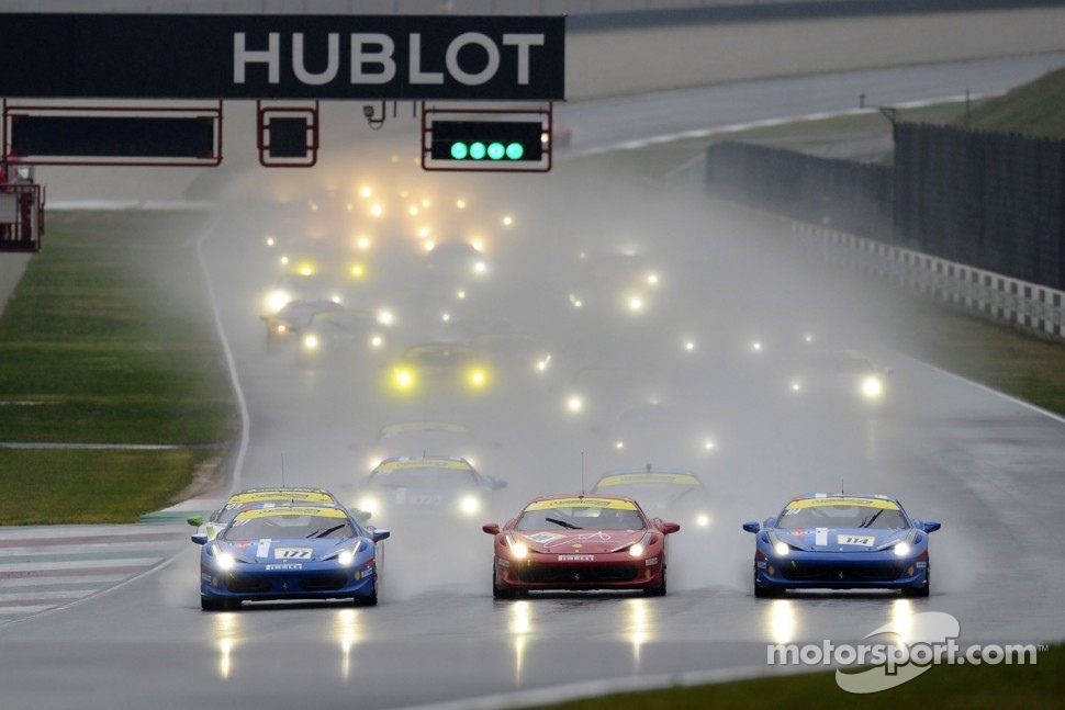 Start: race 1 Ferrari Challenge Europe and Asia Pacific