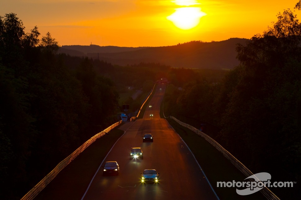 http://cdn-5.motorsport.com/static/img/mgl/1400000/1400000/1403000/1403400/1403405/s1_1.jpg