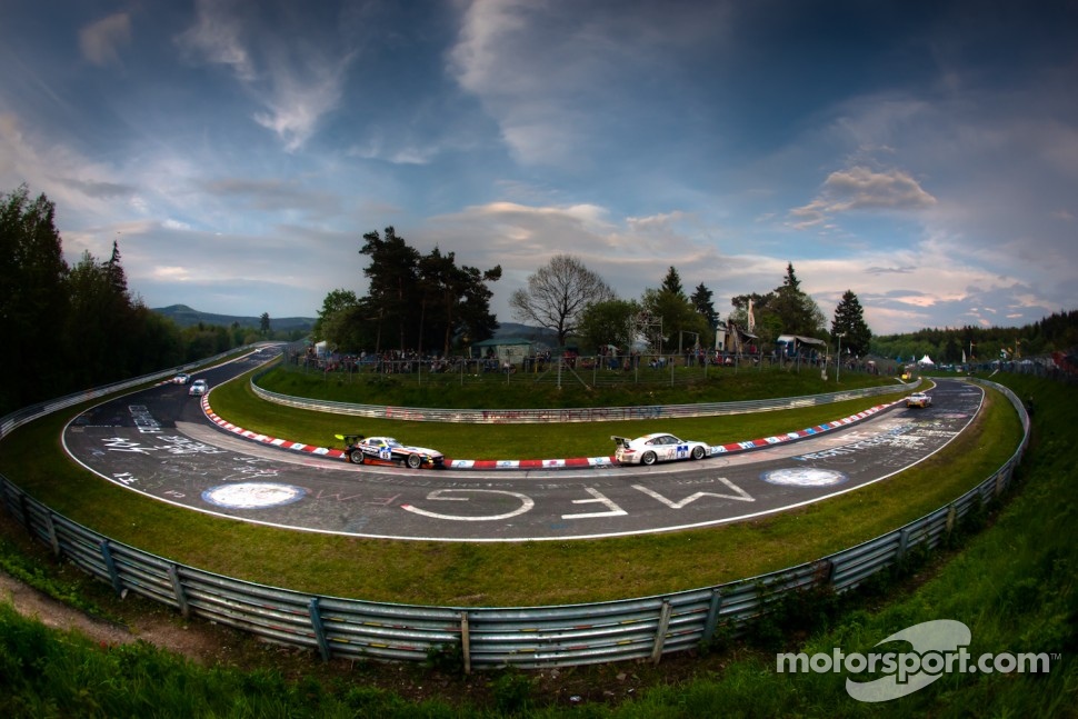 http://cdn-5.motorsport.com/static/img/mgl/1400000/1400000/1403000/1403400/1403425/s1_1.jpg