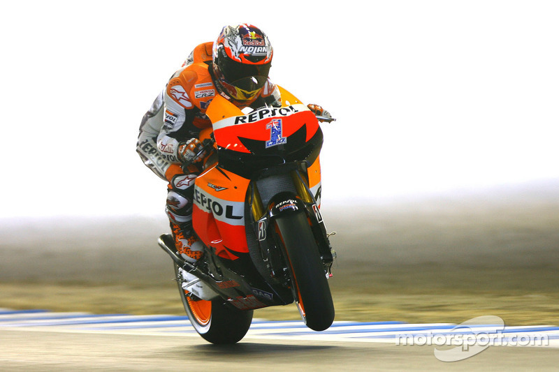 Juara dunia MotoGP 2011, Casey Stoner, memilih mengenakan nomor motor 1 pada musim 2012 bersama Honda.