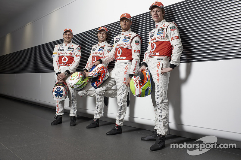 Pilotos de McLaren Gary Paffett, Sergio Pérez, Jenson Button y Oliver Turvey