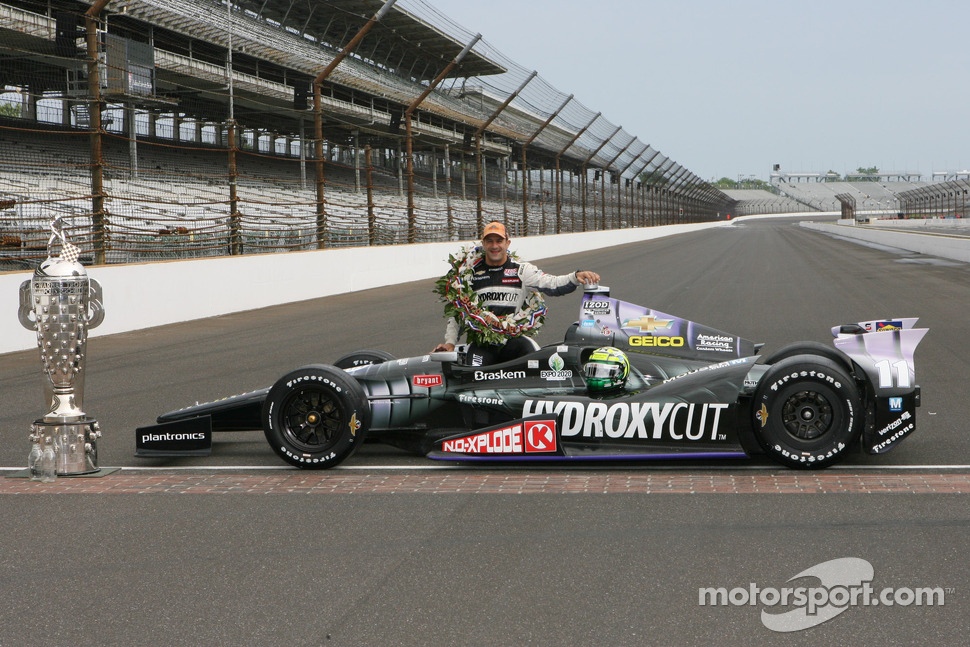 Race winner Tony Kanaan, KV Racing Technology Chevrolet celebrates