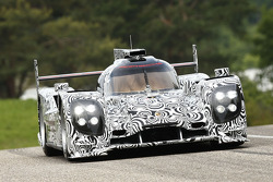 Timo Bernhard testet den neuen Porsche LMP1