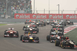 Rennstart: Kimi Räikkönen, Lotus F1 E21; Mark Webber, Red Bull Racing RB9; Nico Hülkenberg, Sauber C