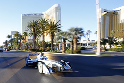 Spark-Renault SRT-01E al Las Vegas Boulevard