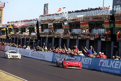 #88 Maranello Motorsport 法拉利 F458 Italia GT3: 彼得·爱德华兹, 约翰·鲍, 克里格·朗兹, 米卡·萨罗