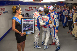 Pole winner Kazuki Nakajima taking picture with Alexander Wurz and Stéphane Sarrazin