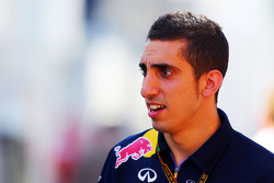 Sebastien Buemi, Red Bull Racing en Scuderia Toro Rosso reservecoureur