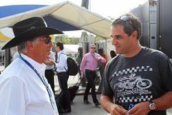 (Da sinistra a destra): Mario Andretti, con Juan Pablo Montoya