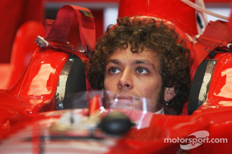 Valentino Rossi prueba con Ferrari en Valencia en 2006