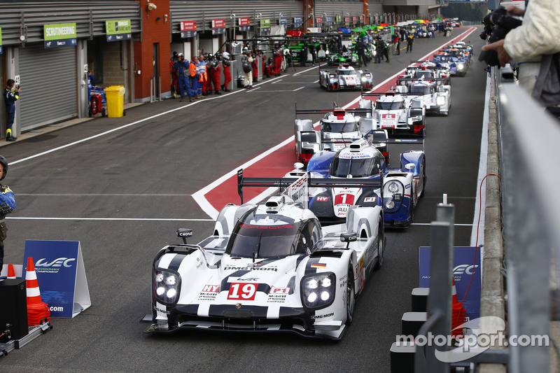#19 Porsche Team 919 Hybrid Nico Hulkenberg, Earl Bamber, Nick Tandy y #1 Toyota Racing TS040 Hybrid: Anthony Davidson, Sébastien Buemi, Kazuki Nakajima y #7 Audi Sport Team Joest R18 e-tron quattro: Marcel Fassler, Andre Lotterer, Benoit Tréluyer