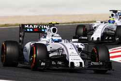 Susie Wolff, Williams FW37, Entwicklungsfahrerin, vor Teamkollege Felipe Massa, Williams FW37