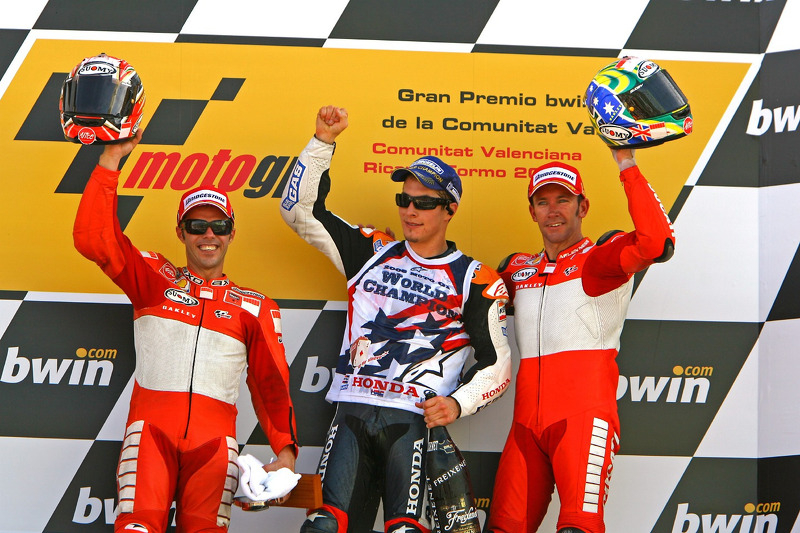 Podium: second place Loris Capirossi, 2006 MotoGP World Champion Nicky Hayden, and race winner Troy Bayliss