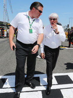 Bernie Ecclestone en Zak Brown, Just Marketing International