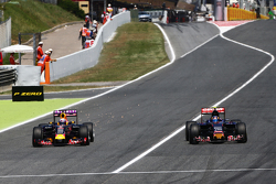 Daniel Ricciardo, Red Bull Racing RB11 y Carlos Sainz Jr., Scuderia Toro Rosso STR10 pelean por la p