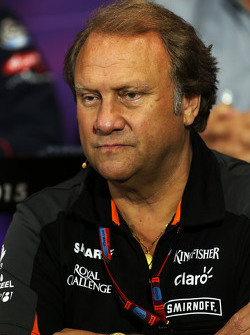 Robert Fernley, Vice Diretor da Sahara Force India F1 Team na Coletiva de Imprensa da FIA