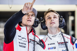 #19 Porsche Team Porsche 919 Hybrid: Nico Hulkenberg and Earl Bamber