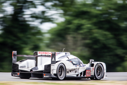 #19 Porsche Team Porsche 919 Hybrid: Nico Hulkenberg, Nick Tandy, Earl Bamber, Frédéric Makowiecki