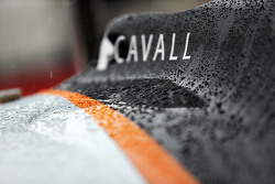 Sahara Force India F1 VJM08 cubierto de gotas de lluvia