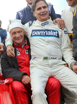 Niki Lauda, Mercedes y Nelson Piquet, en el desfile de leyendas