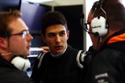 Esteban Ocon, Sahara Force India F1 VJM08 Test Driver con Tom McCullough, Capo ingegneri Sahara Force India F1 Team
