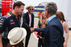 Christian Horner, jefe de Red Bull Racing con Will Young, Eddie Jordan, Emma Bunton y Geri Halliwell