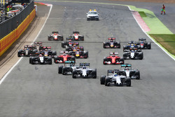 Start: Felipe Massa, Williams FW37, in Führung