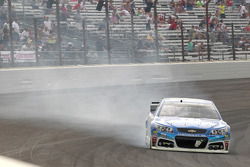 Dale Earnhardt Jr., Hendrick Motorsports Chevrolet, con un choque