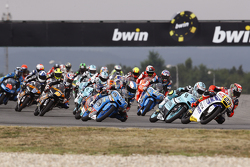 Partenza: Niccolo Antonelli, Ongetta-Rivacold Honda, mène