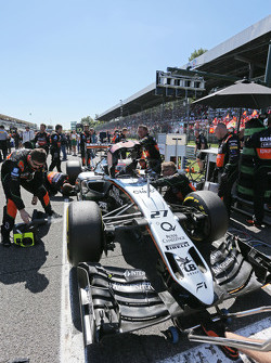 Nico Hulkenberg, Sahara Force India F1 VJM08 en la parrilla