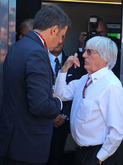 Matteo Renzi, el primer ministro italiano con Bernie Ecclestone