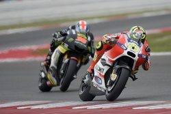 Andrea Iannone, Ducati Team y Bradley Smith, Tech 3 Yamaha