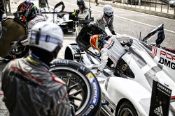 #17 Porsche Team Porsche 919 Hybrid: Timo Bernhard, Mark Webber, Brendon Hartley
