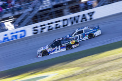Tony Stewart, Stewart-Haas Racing Chevrolet; Danica Patrick, Stewart-Haas Racing Chevrolet