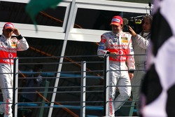 Podium: race winner Fernando Alonso and Lewis Hamilton